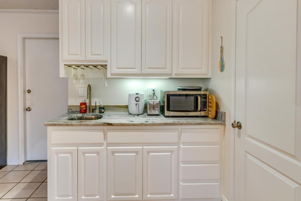 Gulf Breeze Vacation Rental For 2 With Pool Access! المظهر الخارجي الصورة